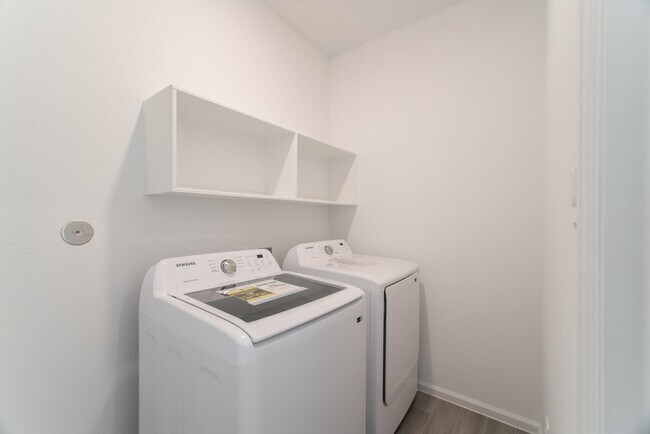 Photo - 670 Royal Arch Dr