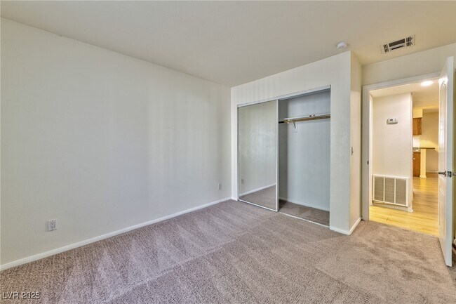 Photo - 7200 W Pirates Cove Rd Unidad 1094