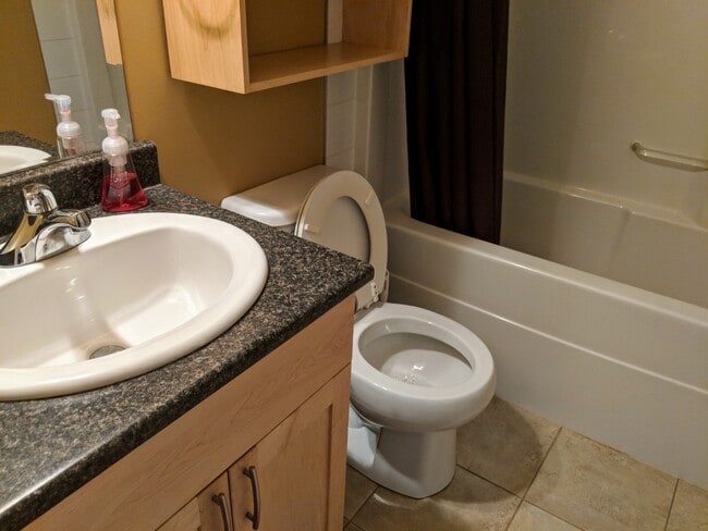 Photo - 860-105 105 Ave