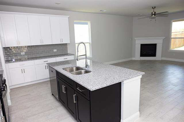 Photo - 525 Magellan Rd