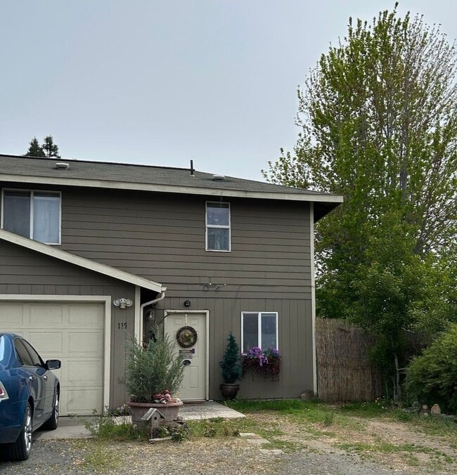 Building Photo - MF076-Short Ave Duplex-Gaerisch Unit 115