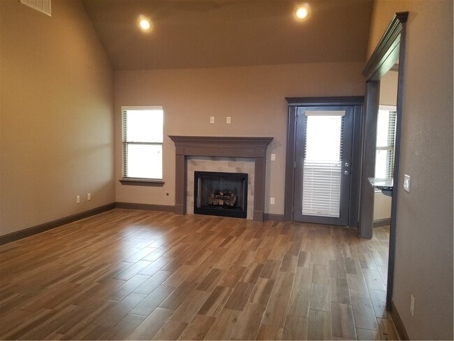 Photo - 940 Sunset Ln