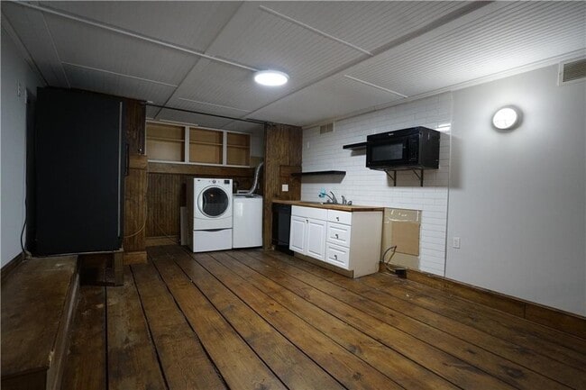 Photo - 528 Rankin St NE