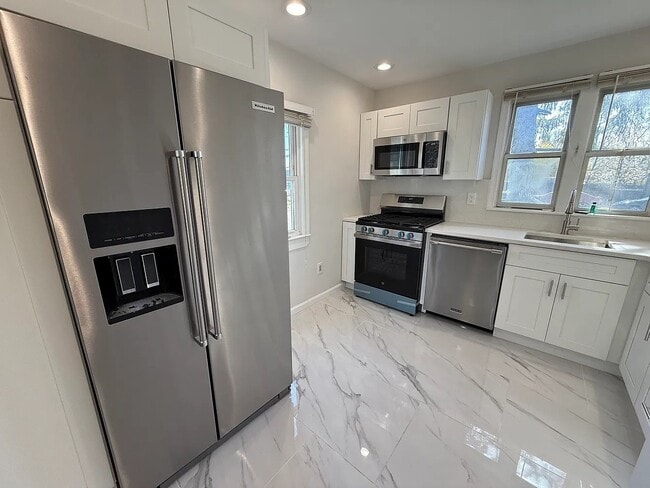Photo - 627 Mola Blvd