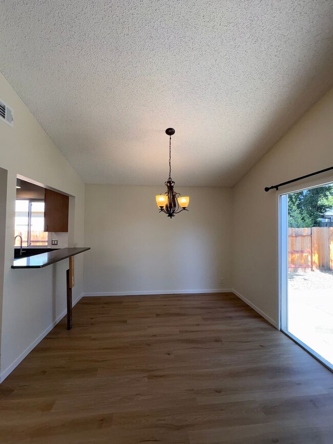 Photo - 1006 Longspur Dr