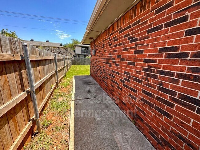 Photo - 7210 Kings Manor Ct