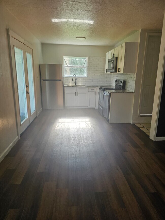 Photo - 615 Clearlake Rd