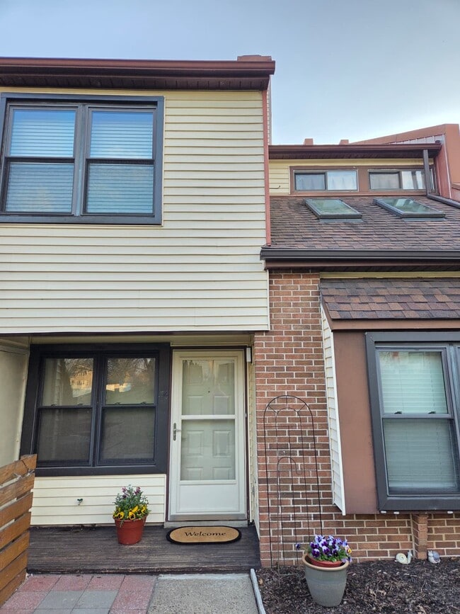 Front view - 36 Heather Ct