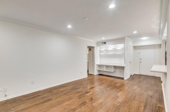 357 N Post Oak Ln Unit 304