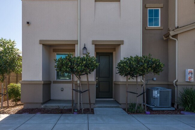 995 Hopkins Ave