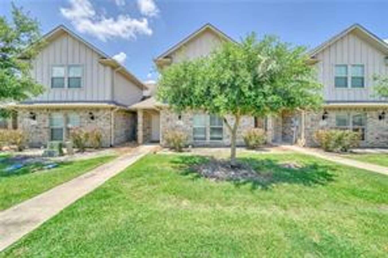 Nice 4-bed 4-bath townhome - Nice 4-bed 4-bath townhome