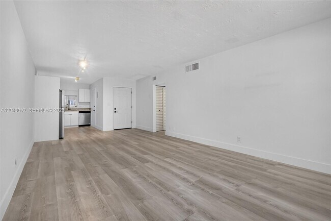 Photo - 1939 Jefferson St Unit 102