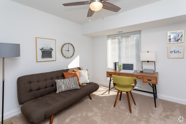 2BR, 1BA - 1,015 SF