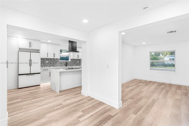 Photo - 216 NE 160th St