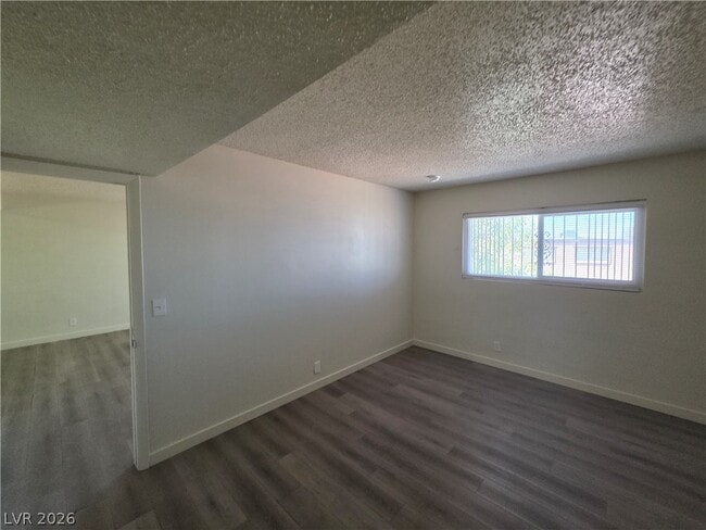 Building Photo - 615 S Royal Crest Cir