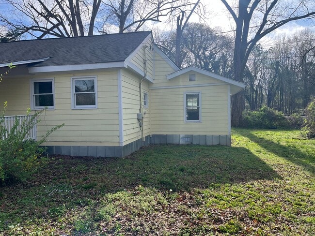 Photo - 3 Bed 1 Bath Home