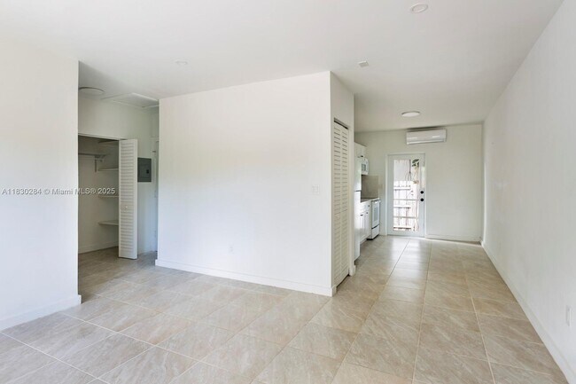Photo - 7800 NE 10th Ct Unidad 1