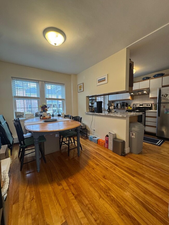 Building Photo - 33 Hammond Pond Pky Unit 2