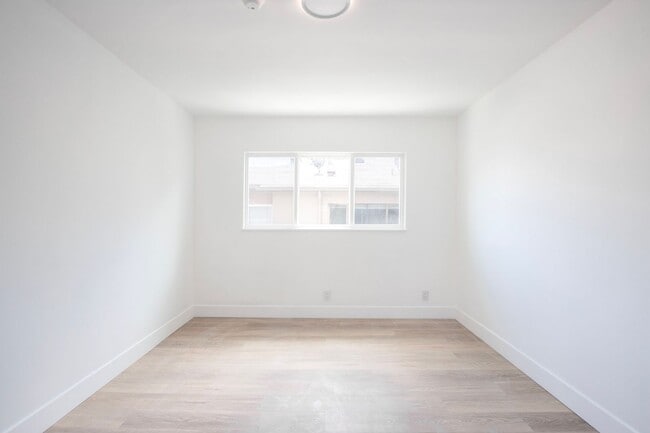 1046 N. Sierra Bonita Ave