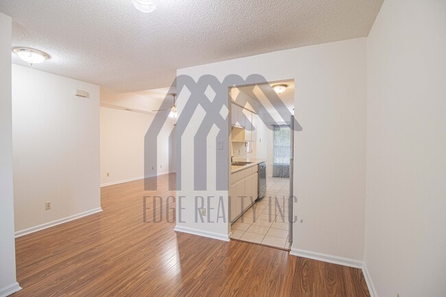 Photo - 148 Country Walk Cir