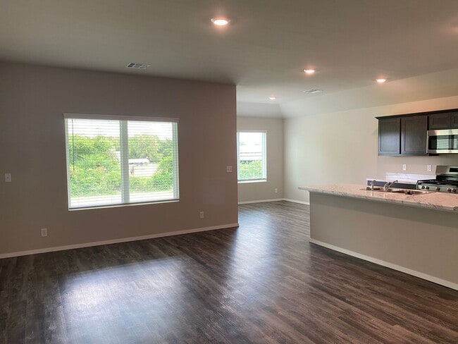 Photo - Welcome to your beautiful 4 bedroom, 2 bath home in Broken Arrow School district!