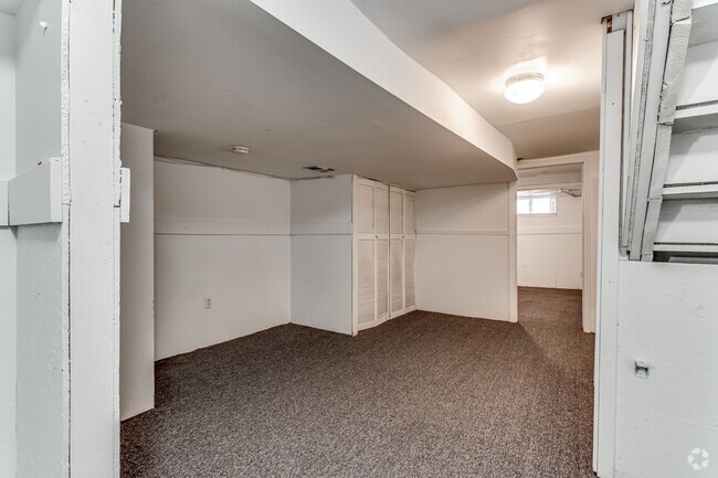 Building Photo - Updated 4 Bedroom 2 Bathroom (Oakland) Rental