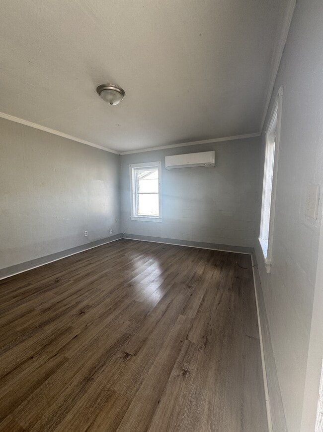 Photo - 1004 Duke St