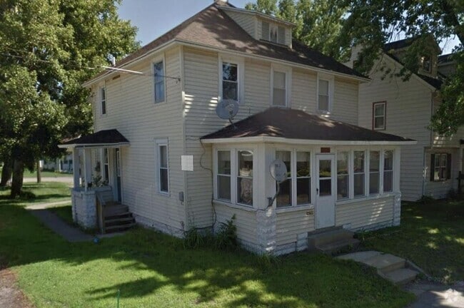 Building Photo - Duplex in Black River Falls Unit Lower Rental