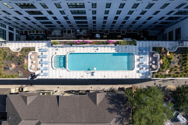 ¡Piscina al aire libre