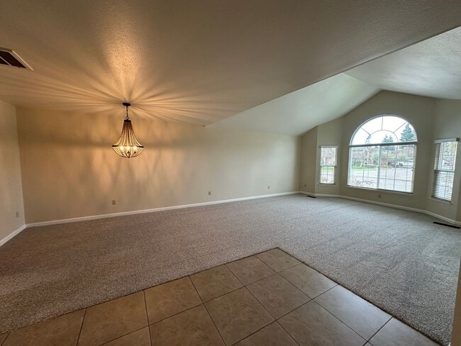 1780 Paddock Ln