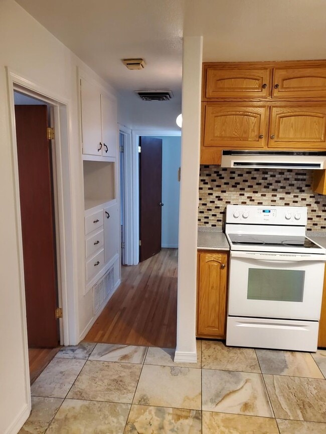 Photo - 1101 Indiana St NE