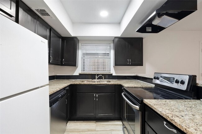 Photo - 4930 Windward Passage Apartamento