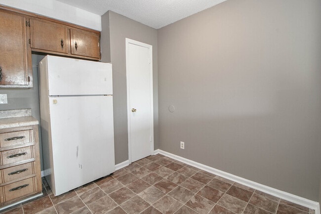 Photo - 807 Golf View Pl