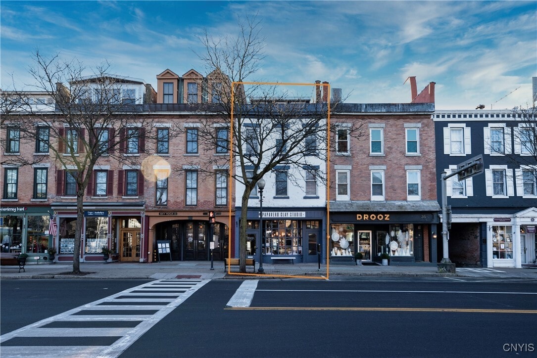 Photo - 38 E Genesee St