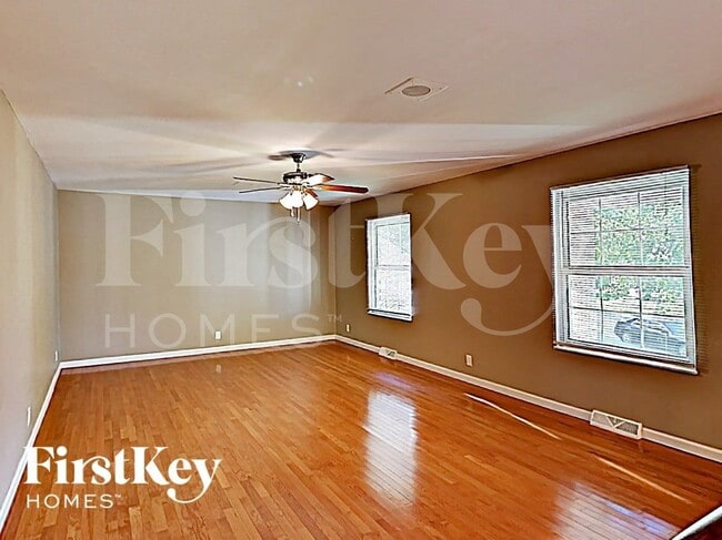 6 Rouen Ct