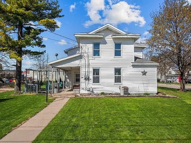 Building Photo - 225 Prospect St