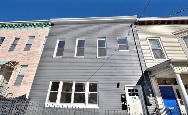 Building Photo - 222 69th St Unit 2