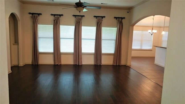 Photo - 11010 Sir Alex Dr