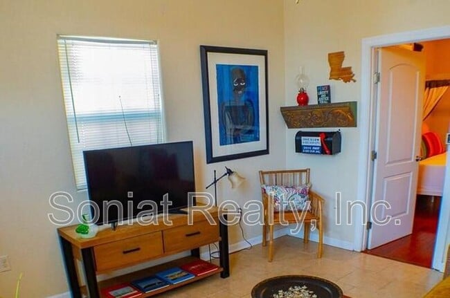 Photo - 1403 Port St