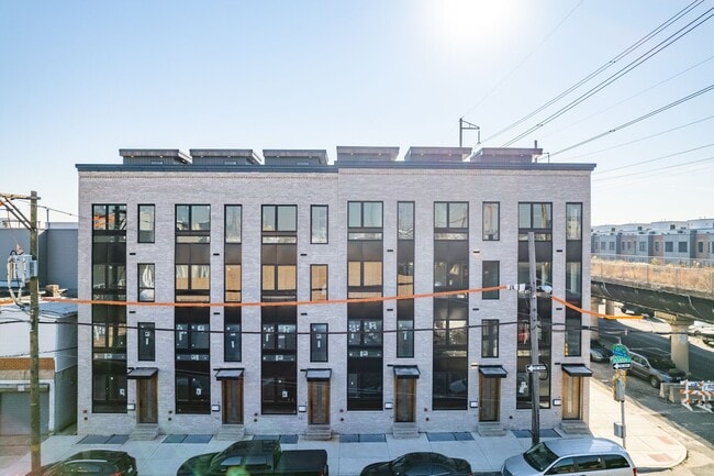 Photo - 2460 Dickinson St