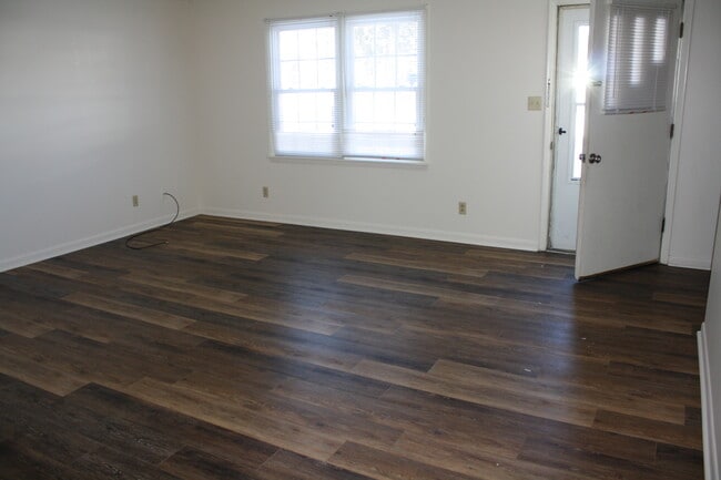 LR - 505 E Spiller St