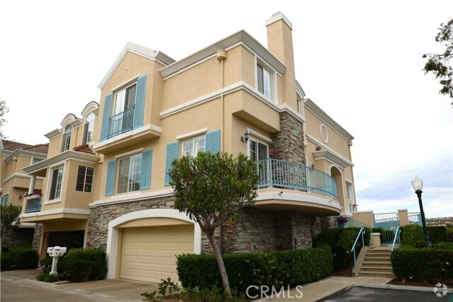 Building Photo - 22 Chandon Rental