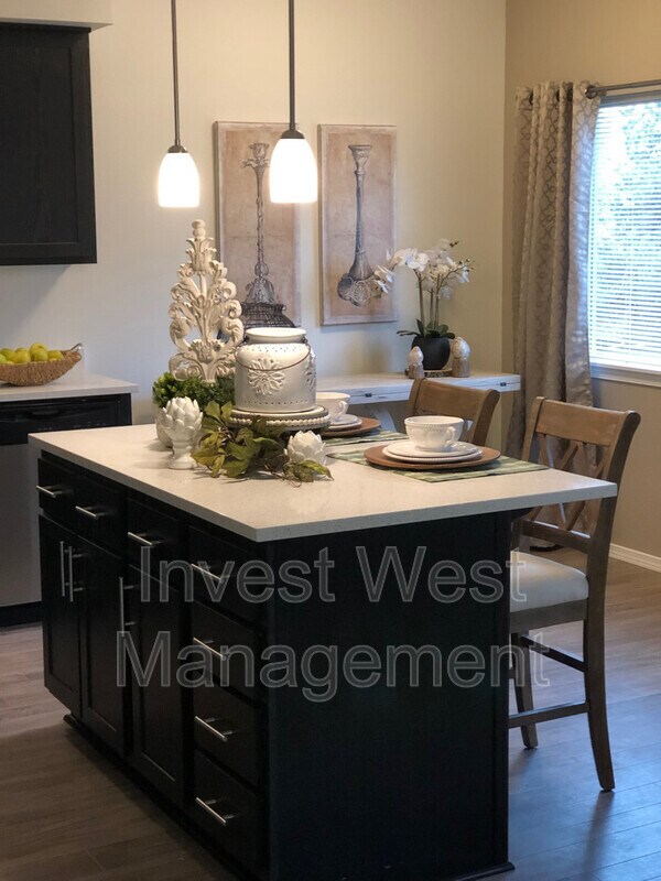 Photo - 2300 Main St