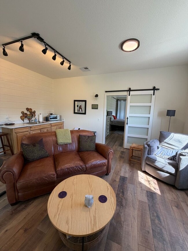 Photo - W Central Duplex Unit 3427 1/2