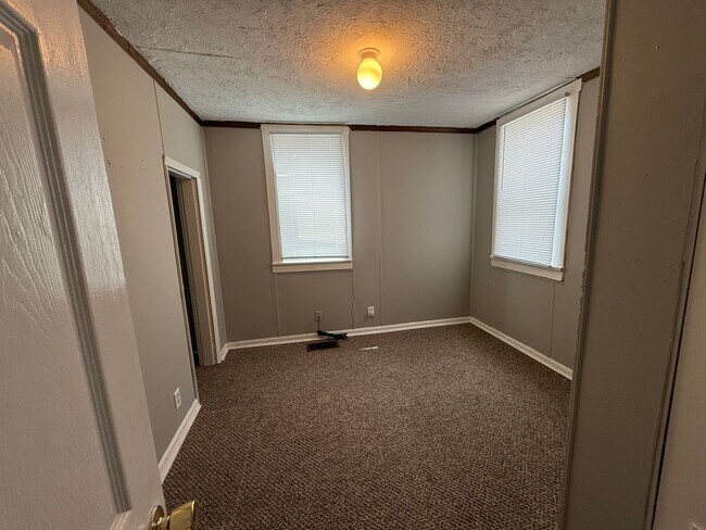 Photo - Large 3 bed 1 bath! - Elwood!