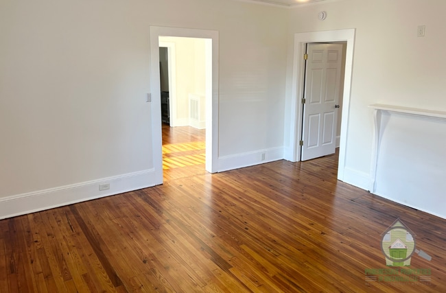 Photo - 25 W Main St