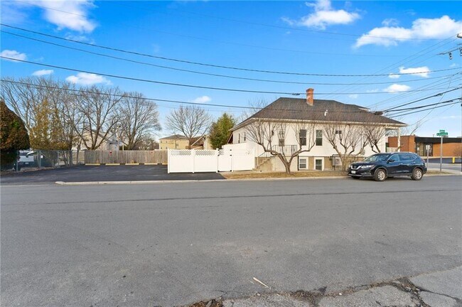 Photo - 543-545-545 N Broadway Unit 1