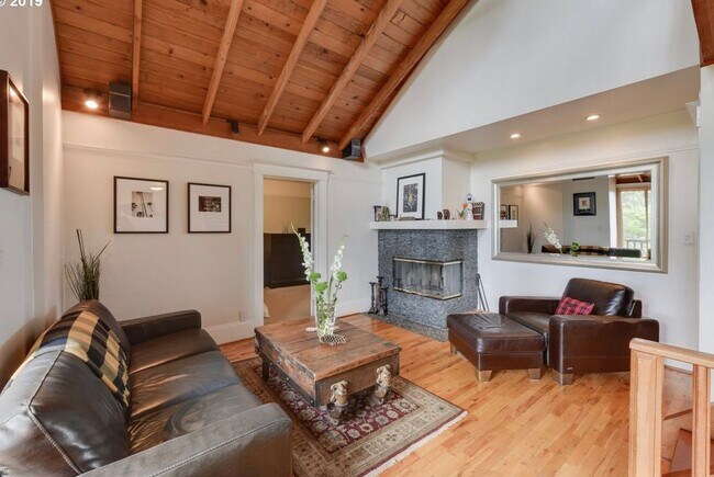 Photo - 3821 SW Hillside Dr
