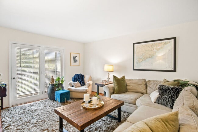 Photo - 103 N Bennett St