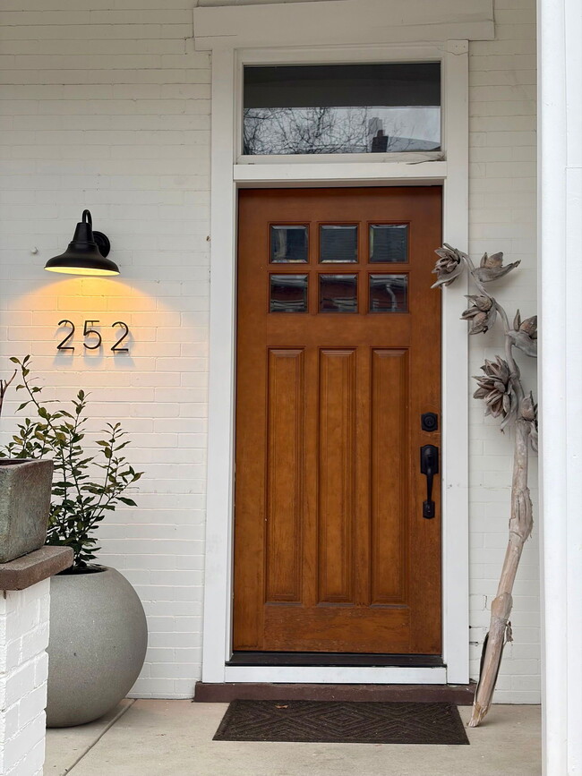 Photo - 252 N Mulberry St